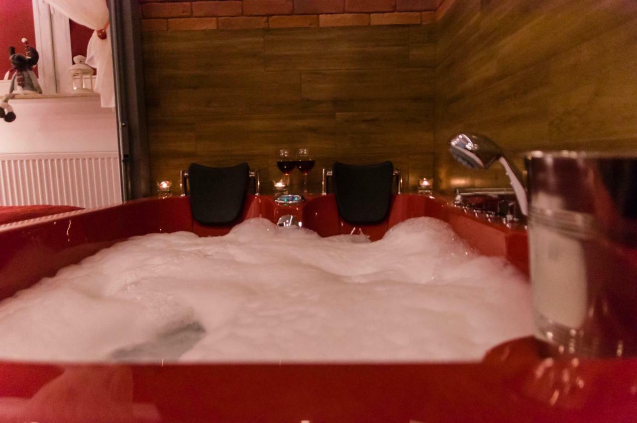 Jacuzzi Apartment Red Krakow Luaran gambar