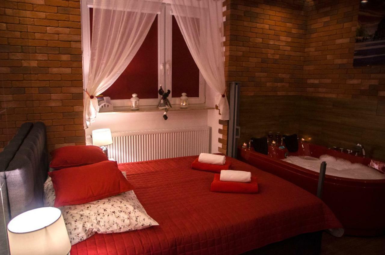 Jacuzzi Apartment Red Krakow Luaran gambar