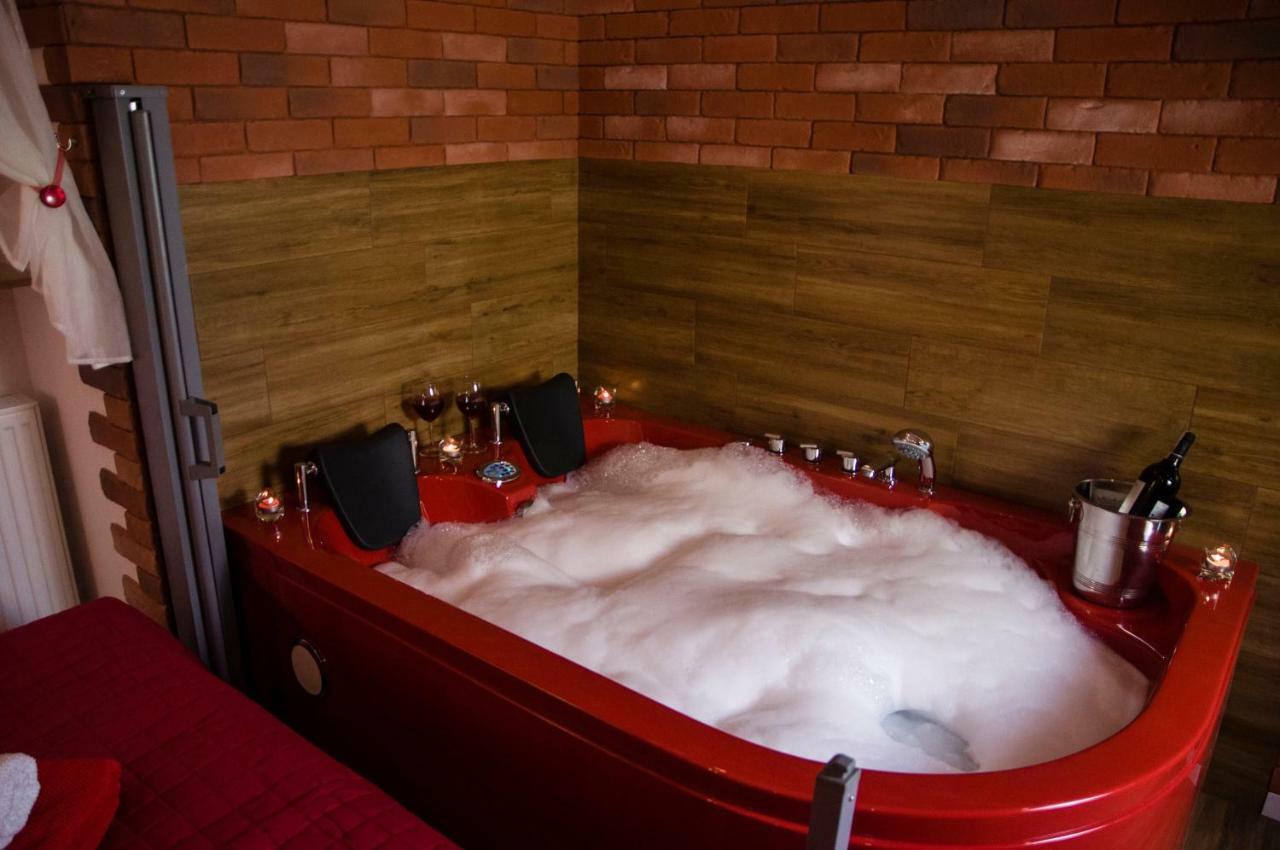 Jacuzzi Apartment Red Krakow Luaran gambar