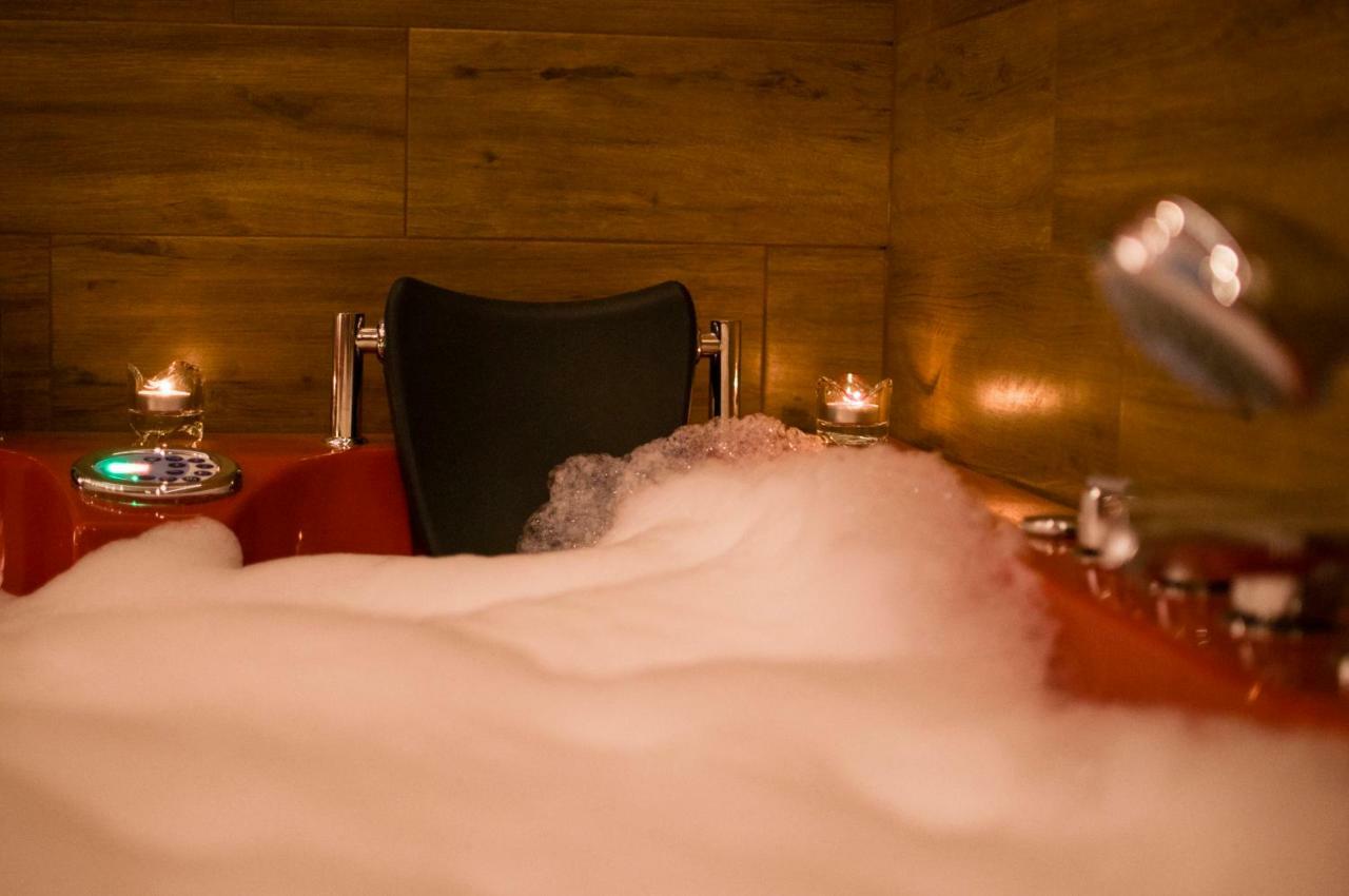 Jacuzzi Apartment Red Krakow Luaran gambar