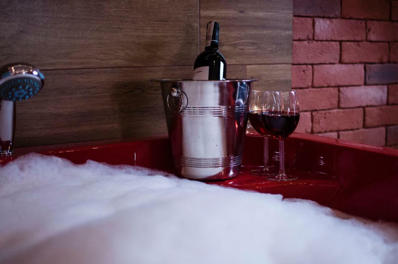 Jacuzzi Apartment Red Krakow Luaran gambar