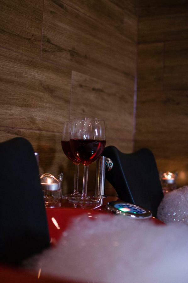 Jacuzzi Apartment Red Krakow Luaran gambar